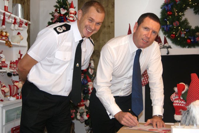 Chief Constable Jeff Farrar signing an agreement to work together with Ian Newton, Chief executive of Festive productions.