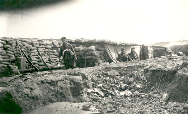 Mons Regt in Trenches 5