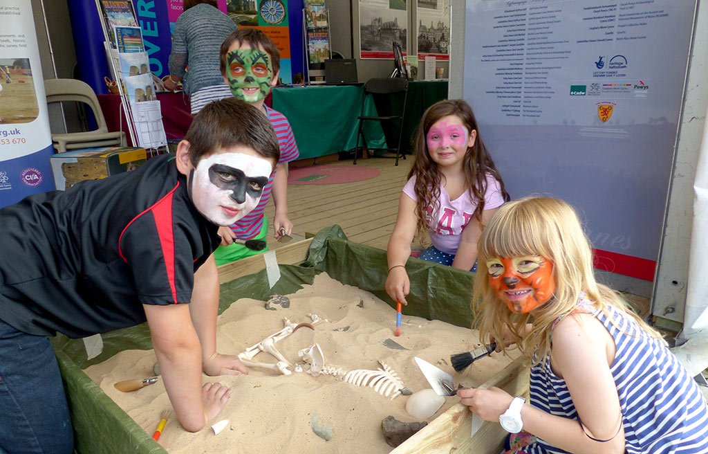 Youngsters participate in the Lle Hanes at 2015’s National Eisteddfod . Photo courtesy of Clwyd-Powys Archaeological Trust